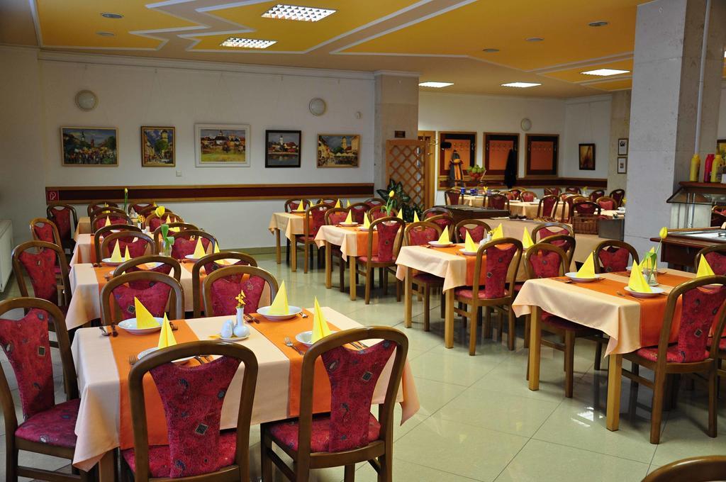 Tatra Hotel Poprad Esterno foto